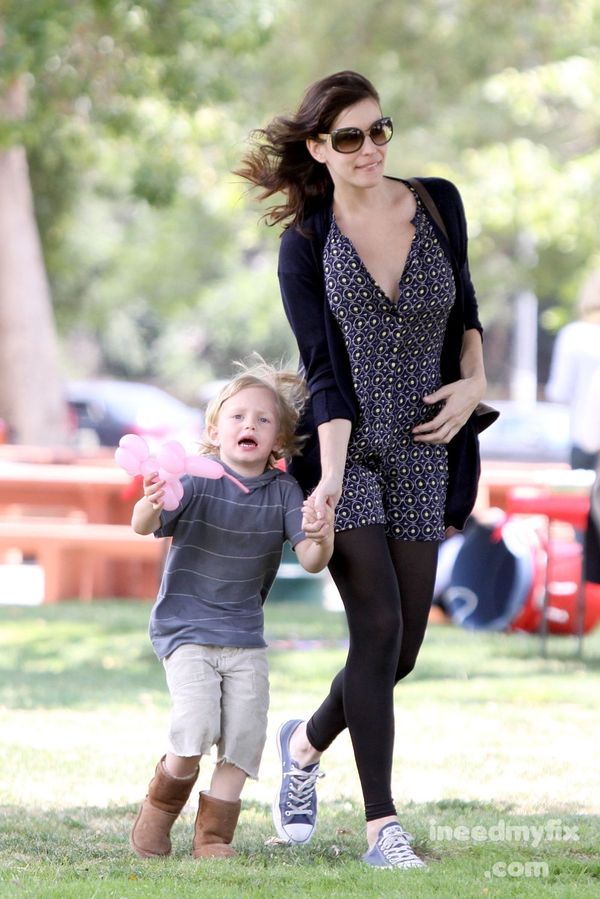 grommies kids surf: Liv Tyler & Son Milo enjoy some mum and son time